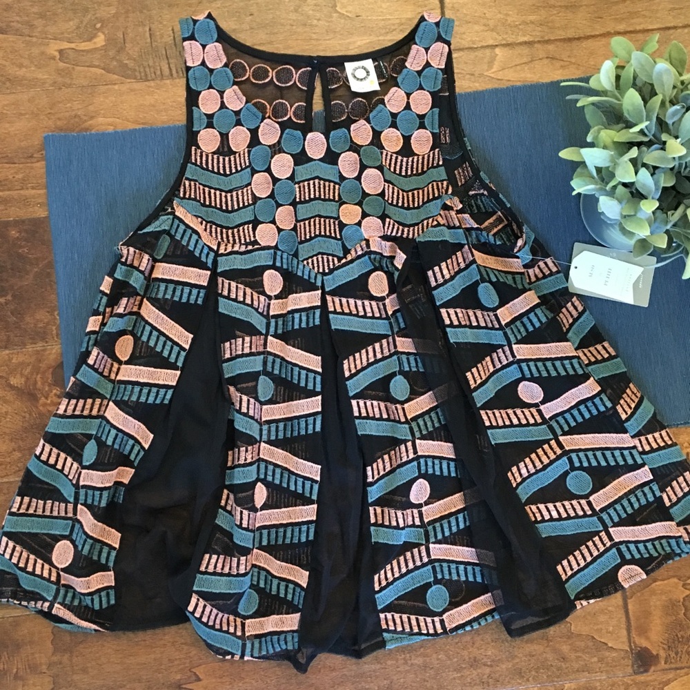 NWT Anthropologie Akemi + Kin Top